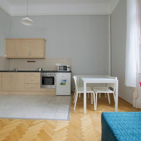 Budget Apartment By Hi5 - Palace Quarter Budapest Eksteriør bilde